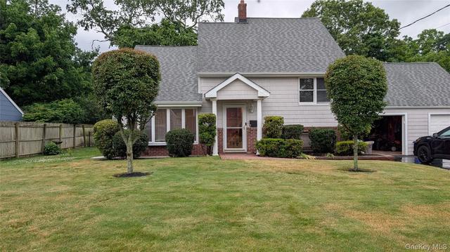 7 Oaktree Ln, Huntington Station, NY 11746