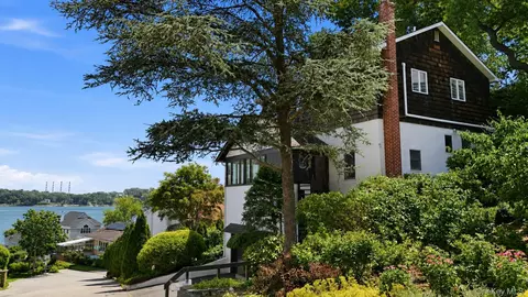 4 Bayview Dr, Huntington, NY 11743