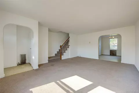 53-21 194th St, New York, NY 11365