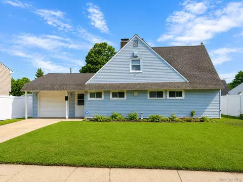 44 Mallard Rd, Levittown, NY 11756