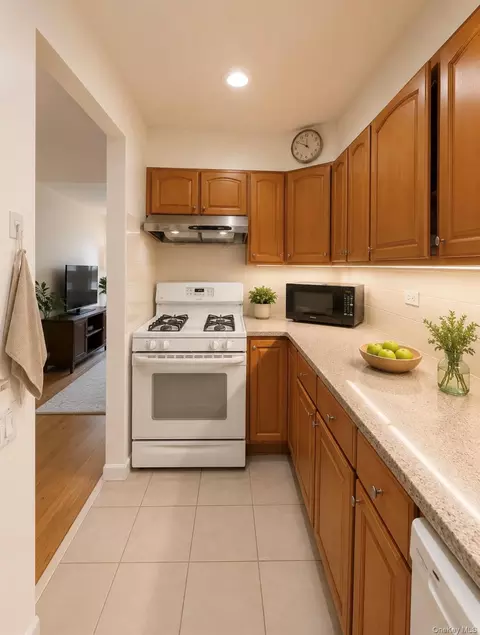 14470 41st Ave #6, Flushing, NY 11355 photo 4
