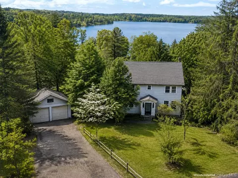 328 Lake View Drive Rd, Highland, NY 12743