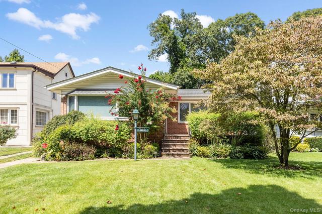 19611 Mclaughlin Ave, New York, NY 11423