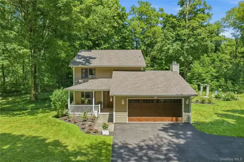 43 Nathan Hale Dr, Stormville, NY 12582
