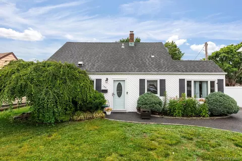 149 Coach Ln, Levittown, NY 11756