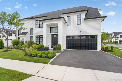 63 Three Ponds Ln W, Woodbury, NY 11797