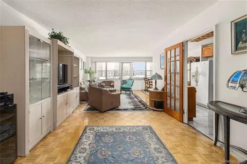 70-31 108th St #6E, New York, NY 11375