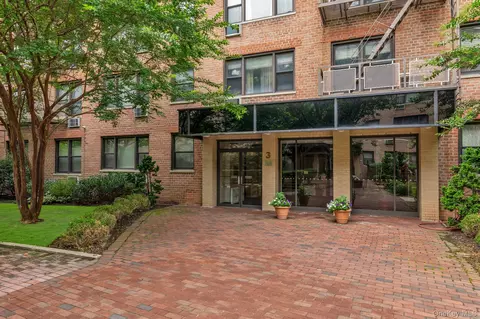3 Birchwood Ct #5G, North Hempstead, NY 11501