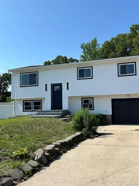 501 Hawkins Rd, Selden, NY 11784