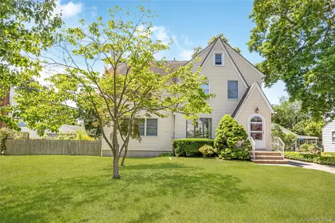 530 Elm St, West Hempstead, NY 11552