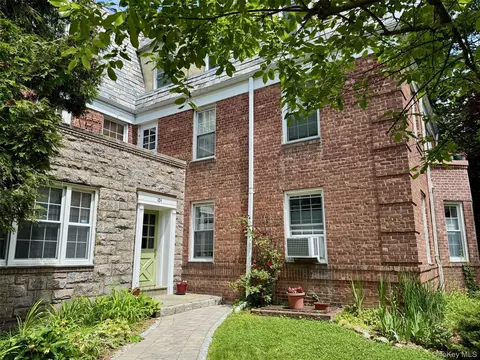 104 Pinewood Rd #3C, Greenburgh, NY 10530