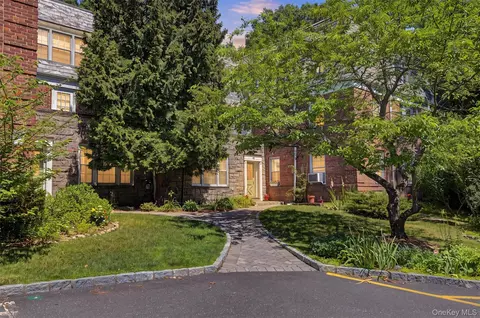 104 Pinewood Rd #3C, Greenburgh, NY 10530