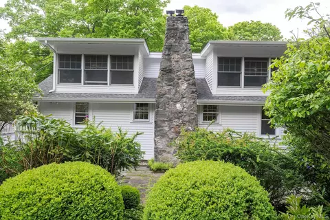17 Skytop Rdg, Clinton, NY 12572
