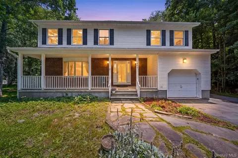 808 S Plank Rd, Wawayanda, NY 10973