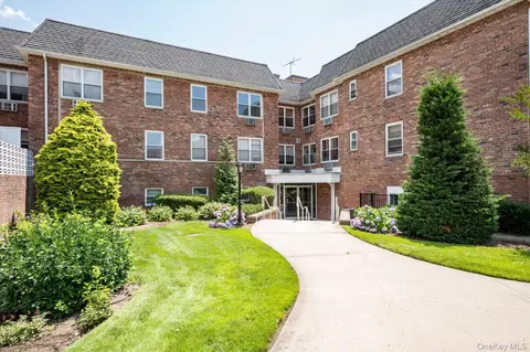 2 Fowler Ave #201, Lynbrook, NY 11563