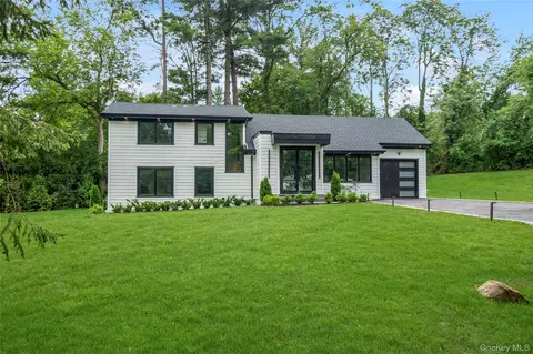 28 Red Brook Rd, North Hempstead, NY 11024
