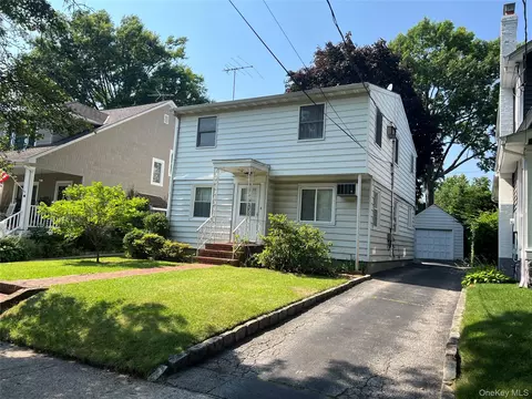 63 Bar Beach Rd, North Hempstead, NY 11050