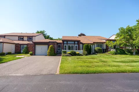 1205 Gotham Dr, Saint James, NY 11780
