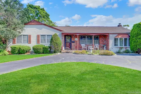 175 Franklin St, Patchogue, NY 11772 photo 1