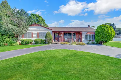 175 Franklin St, Patchogue, NY 11772 photo 4