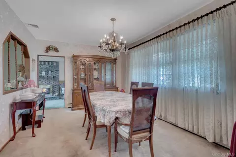 175 Franklin St, Patchogue, NY 11772 photo 9