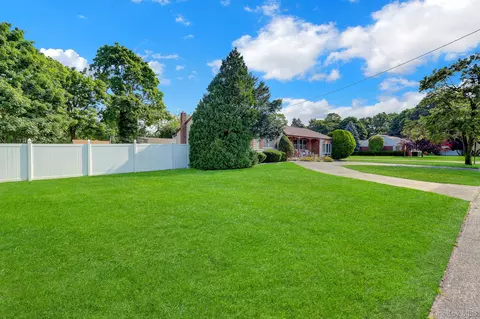 175 Franklin St, Patchogue, NY 11772 photo 6
