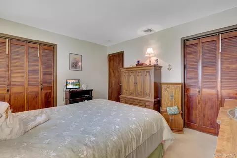 175 Franklin St, Patchogue, NY 11772 photo 23