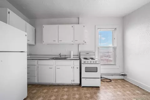 Kitchen - 39 Secor Rd, Ossining, NY 10562 photo 3 of 7