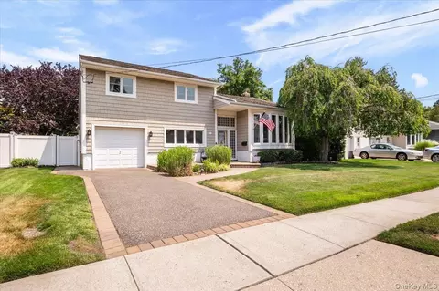 215 N Boston Ave, Massapequa, NY 11758