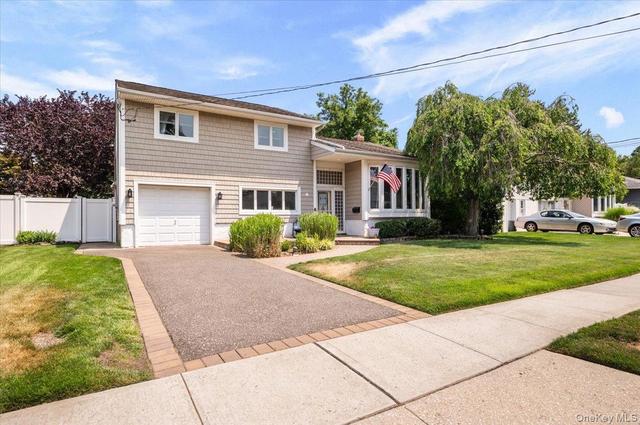 215 N Boston Ave, Massapequa, NY 11758