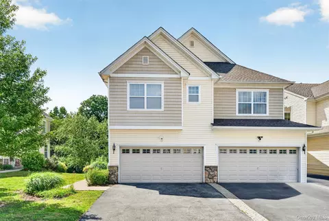 37 Meadow View Dr, Middletown, NY 10940
