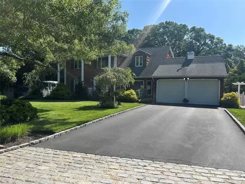 133 Main Ave, Lake Grove, NY 11755