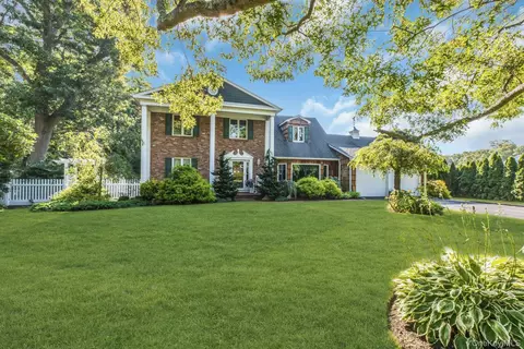 133 Main Ave, Lake Grove, NY 11755