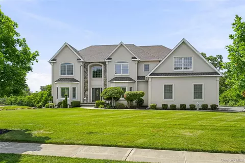 51 Meriwether Trl, Clarkstown, NY 10920
