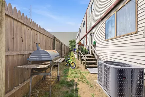 Exterior - 88 E Valley Stream Blvd #6, Valley Stream, NY 11580 photo 4 of 4