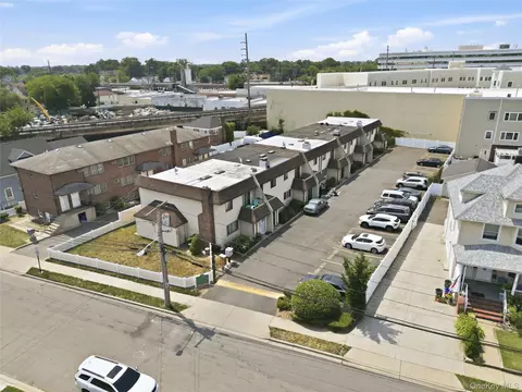 View/Area - 88 E Valley Stream Blvd #6, Valley Stream, NY 11580 photo 2 of 3