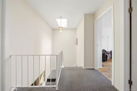 Entry Way - 88 E Valley Stream Blvd #6, Valley Stream, NY 11580 photo 4 of 4