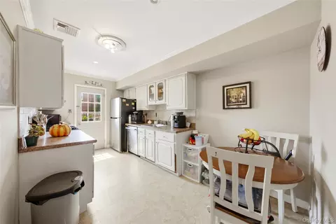 Other - 88 E Valley Stream Blvd #6, Valley Stream, NY 11580 photo 4 of 7