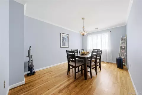 Dining - 88 E Valley Stream Blvd #6, Valley Stream, NY 11580 photo 1 of 1