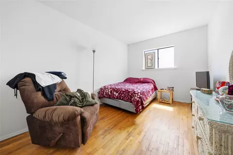 Bedroom - 88 E Valley Stream Blvd #6, Valley Stream, NY 11580 photo 2 of 5