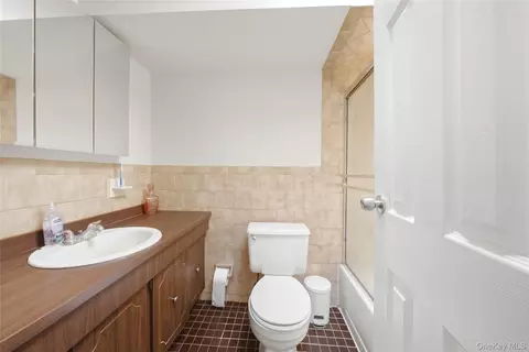 Bath - 88 E Valley Stream Blvd #6, Valley Stream, NY 11580 photo 2 of 3