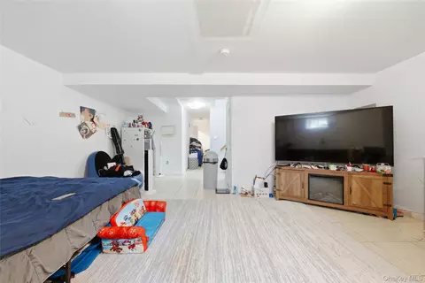 Bedroom - 88 E Valley Stream Blvd #6, Valley Stream, NY 11580 photo 4 of 5