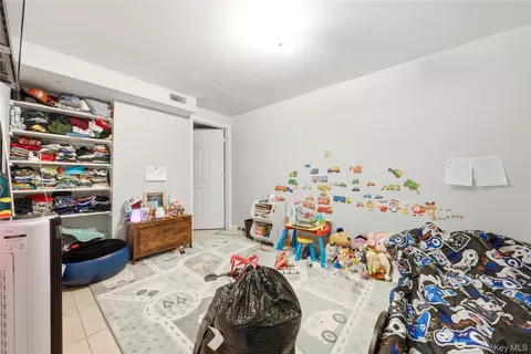 Bedroom - 88 E Valley Stream Blvd #6, Valley Stream, NY 11580 photo 5 of 5