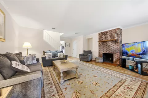Living - 88 E Valley Stream Blvd #6, Valley Stream, NY 11580 photo 1 of 1