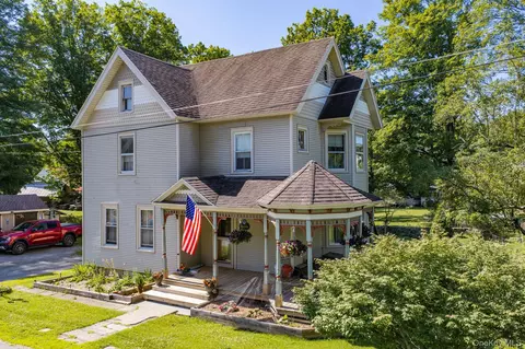8 Chapel St, Callicoon, NY 12748