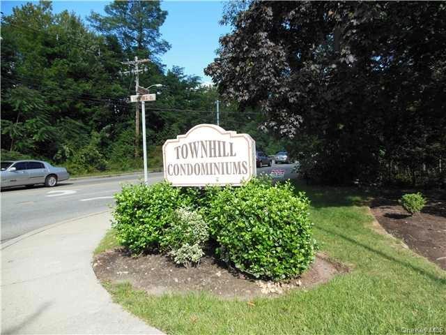 301 Town Hill Rd, Clarkstown, NY 10954