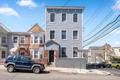 97 Waverly St, Yonkers, NY 10701