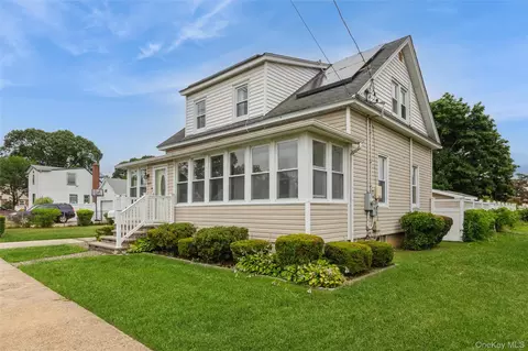 469 Chester St, Uniondale, NY 11553