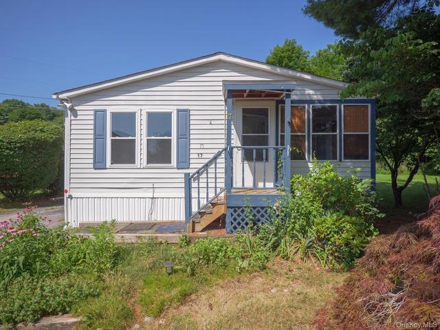 17 Partridge Ln, Pleasant Valley, NY 12569
