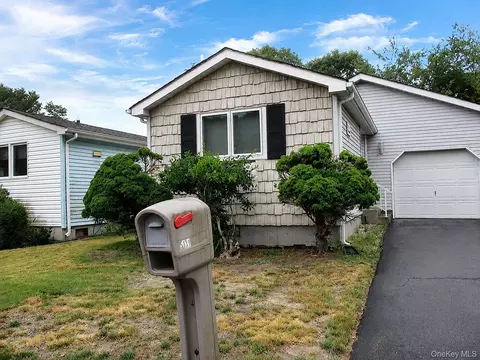 5131 Village Cir E, Manorville, NY 11949